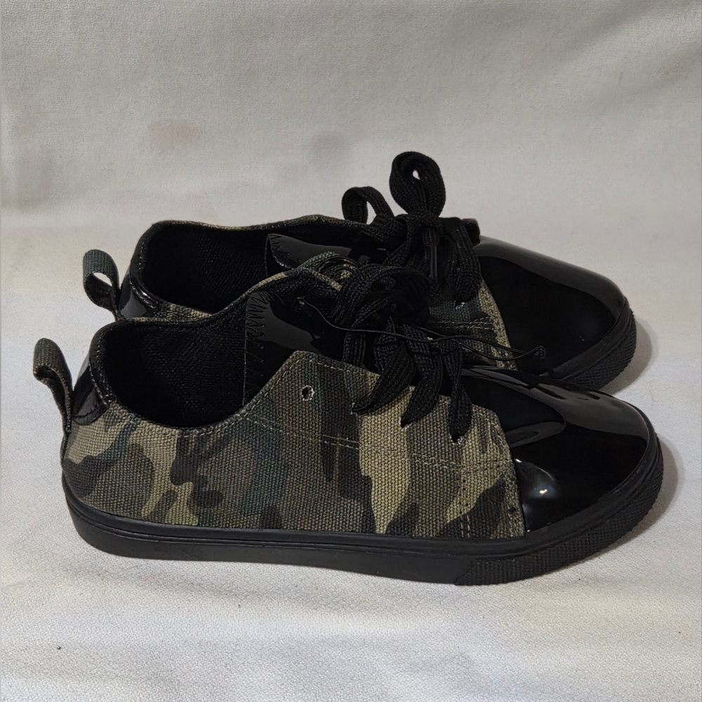 Twisted Camo& Black Kids Shoe Size 1